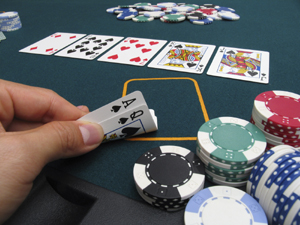 Вид покерного стола в очках от Блу Шарк