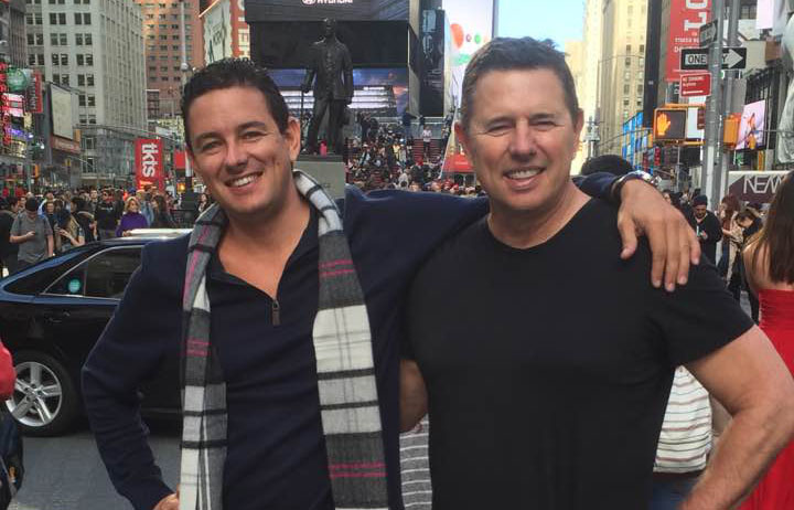 Основатель AbsoluteBet Скотт Том (слева) со своим отцом