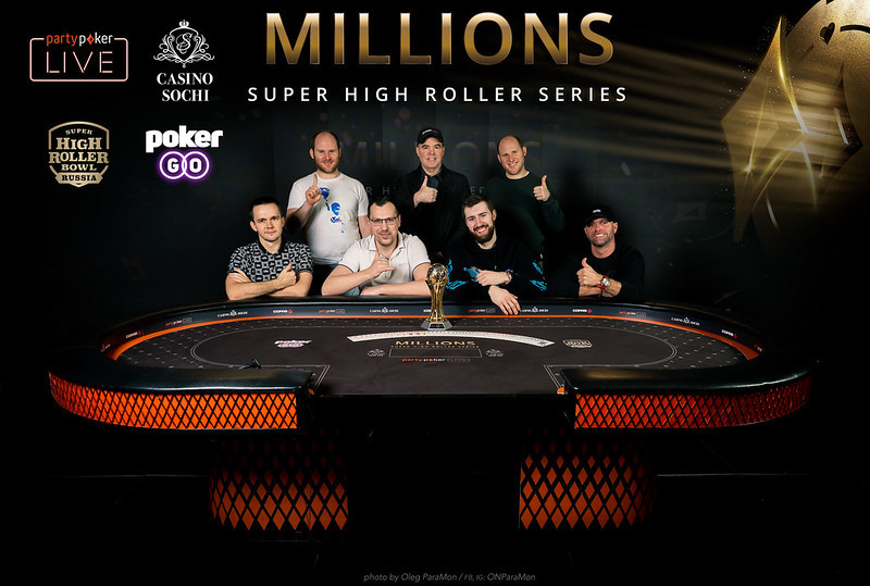 Слева направо: стоя: Сэм Гринвуд, Кэри Кац, Люк Гринвуд; сидя: Никита Бодяковский, Артур Мартиросян, Виктор Малиновский, Аарон Ван Бларкум