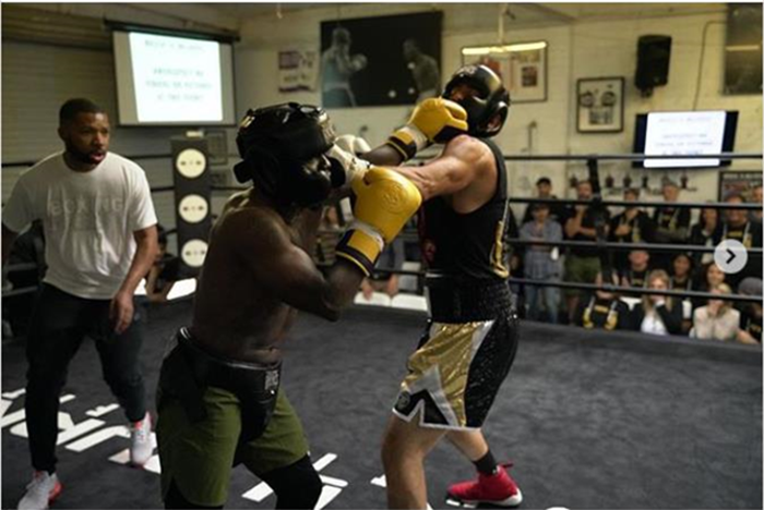 Кевин Харт (слева) и Антонио Эсфандиари (справа)