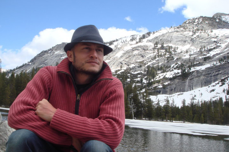 На фото Северин Рассет (Séverin Rasset) самоизолировался в горах (но это не точно)