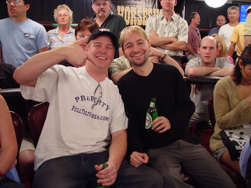 Эрик Линдгрен и Даниэль Негреану навернули по пиву после хедз-апа в 2004.