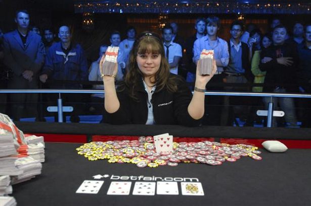 Аннет Обрестад с выигрышем за победу в ME WSOPE 2007.