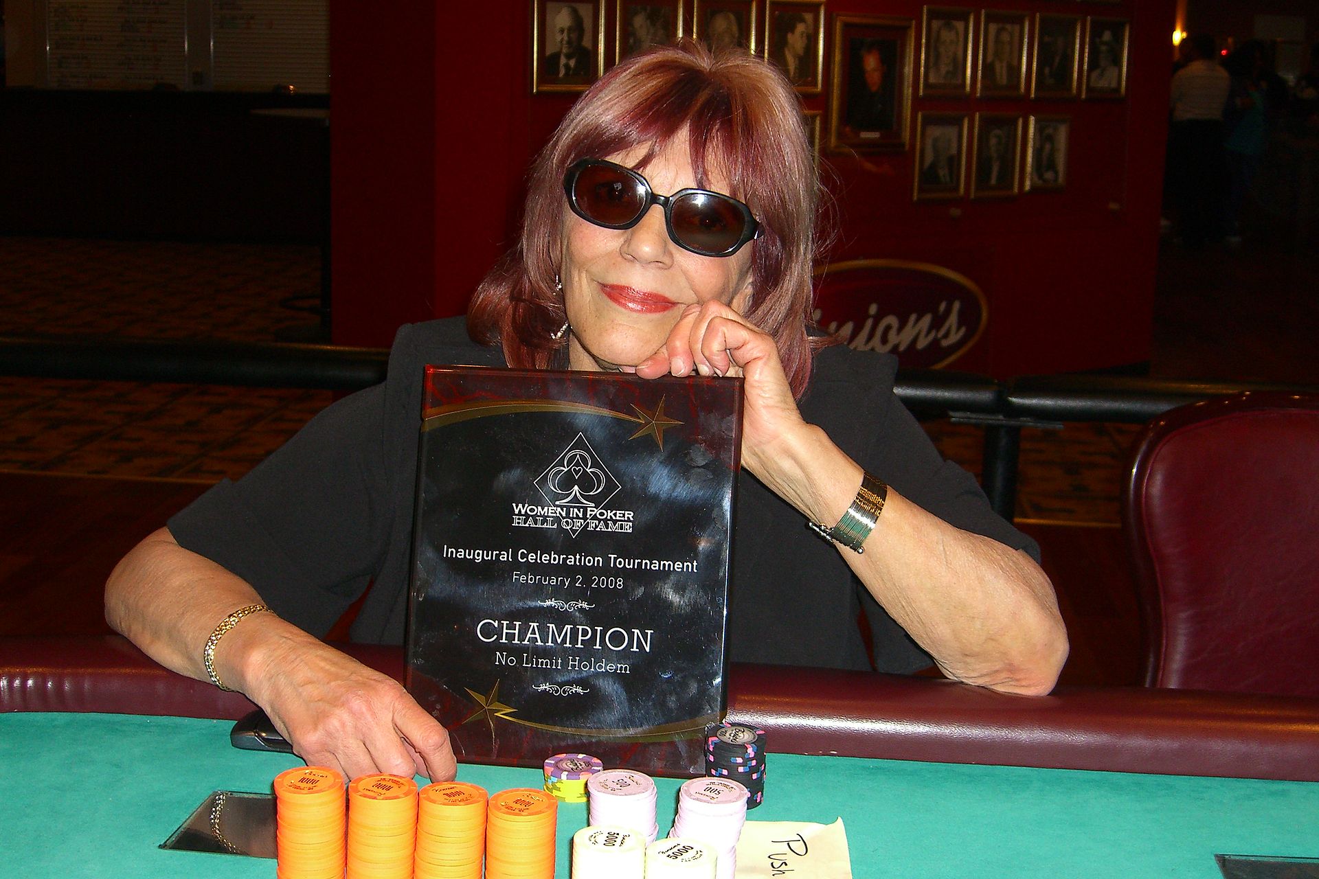 Барбара Энрайт на включении в Женский Зал покерной славы в 2008.