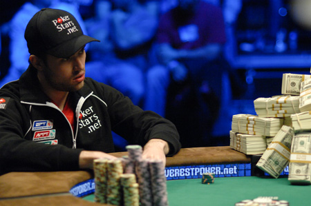 Иван Демидов во время хедз-апа на Main Event WSOP 2008.