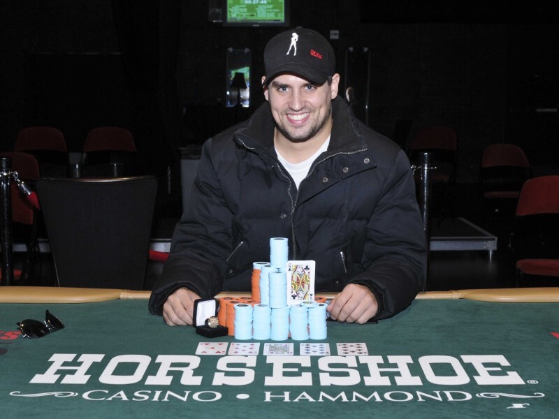 Дэвид Сессо с кольцом WSOPC 2010.