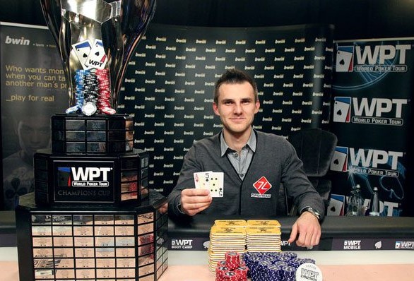 Андрей Патейчук с трофеем WPT Прага, 2011 год.