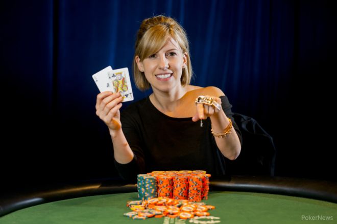 Кристен Бикнелл с браслетом $10,000 Ladies No Limit Hold'em Championship WSOP 2013.