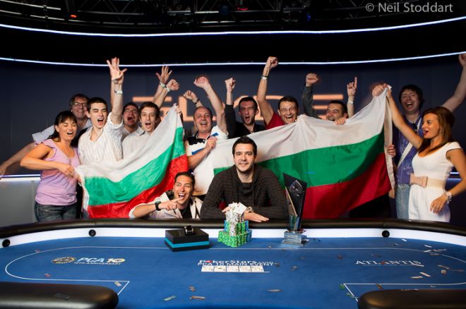 Димитар Данчев (в центре) с группой поддержки на Main Event PCA 2013.