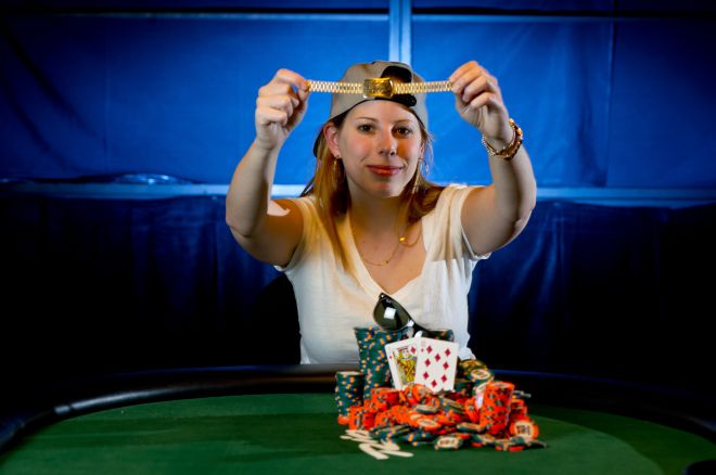 Лони Харвуд с браслетом $1,5K NLH WSOP 2013.