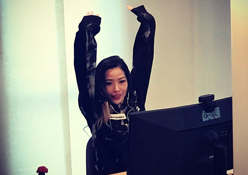 Саша Лью радуется победев одном из турниров по PLO на GGPoker