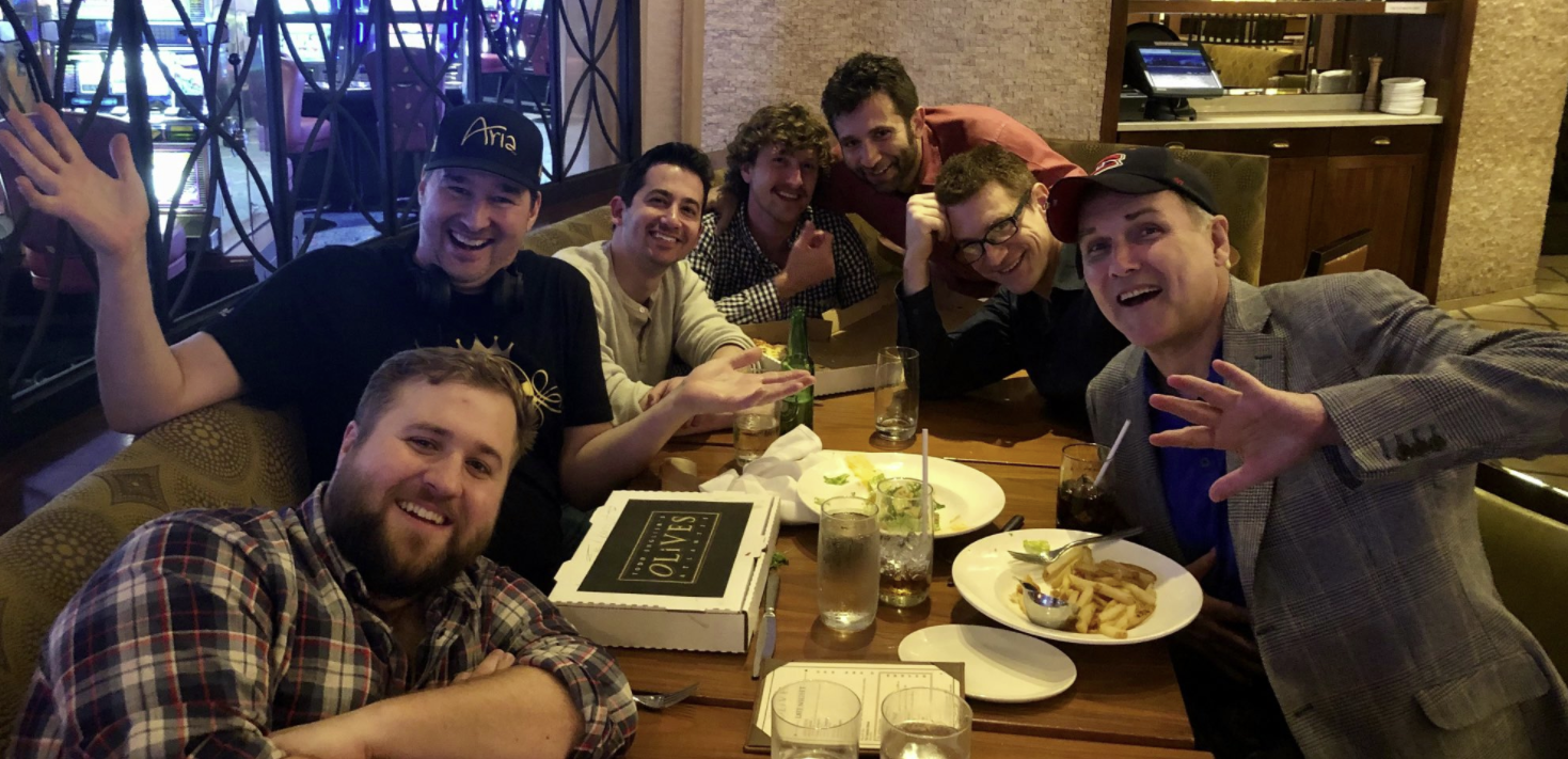 Норм Макдональд справа