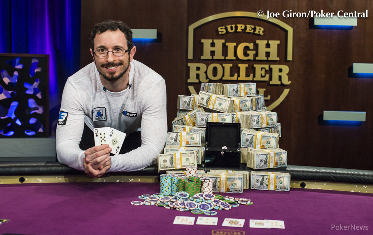 Брайан Раст с выигрышем в Super High Roller Bowl I, 2015.