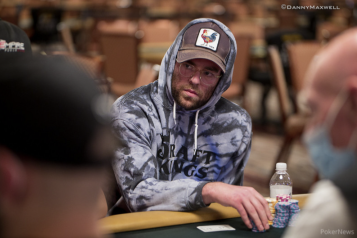 Чиплидер турнира Casino Employees Лео Аббе