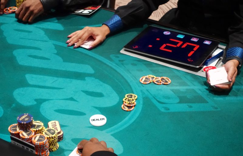 Планшет с Action Clock на серии Seminole Hard Rock Hollywood.