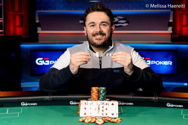 Энтони Зинно с третьим браслетом WSOP в карьере, полученным за победу в $10K 7-Card Stud Championship, 2021 год.