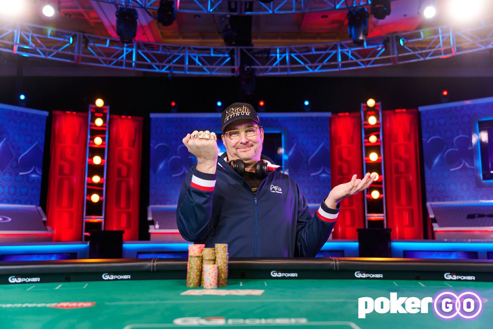 Фил Хельмут с шестнадцатым браслетом WSOP в карьере, полученным за победу в $1,5K NL 2-7 Lowball Draw, 2021 год.