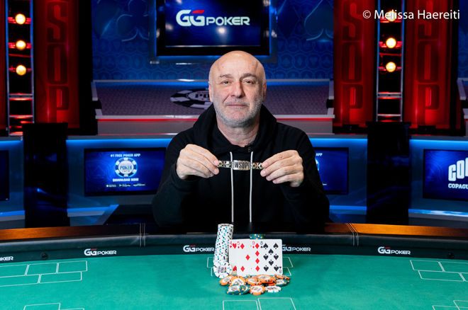 Фарзад Бониади с четвёртым браслетом WSOP в карьере, полученным за победу в $10K NL 2-7 Lowball Draw Championship, 2021 год.