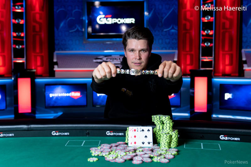 Ээлис «EEE27» Парссинен с первым браслетом WSOP в карьере, полученным за победу в $5K Mixed NLH/PLO, 2021 год.
