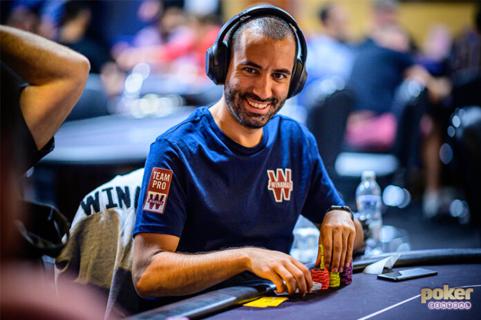 Жоао Виейра во время PokerGO Tour 2021