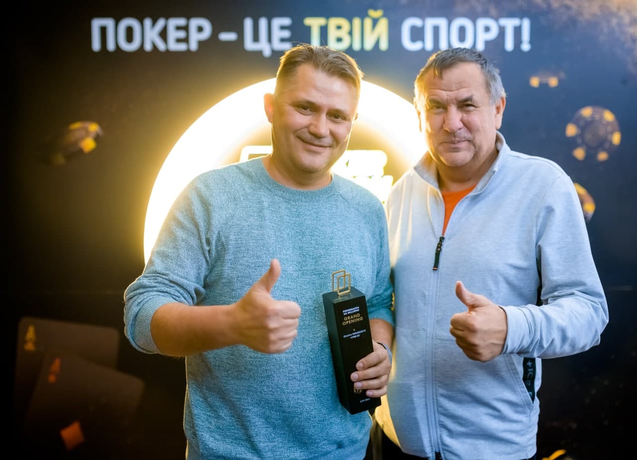 На фото Максим (слева) и раннер-ап Omaha Progressive Hyper KO Александр Довженко