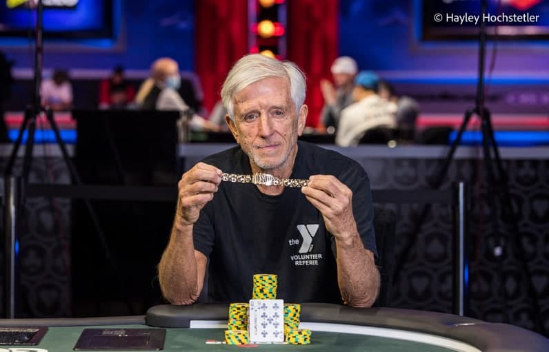 Роберт МакМиллан выиграл $561K и браслет в турнире сеньоров WSOP 2021
