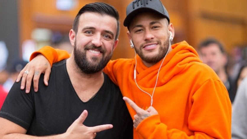 Неймар с Андре Аккари, одним из самых известных покеристов Бразилии