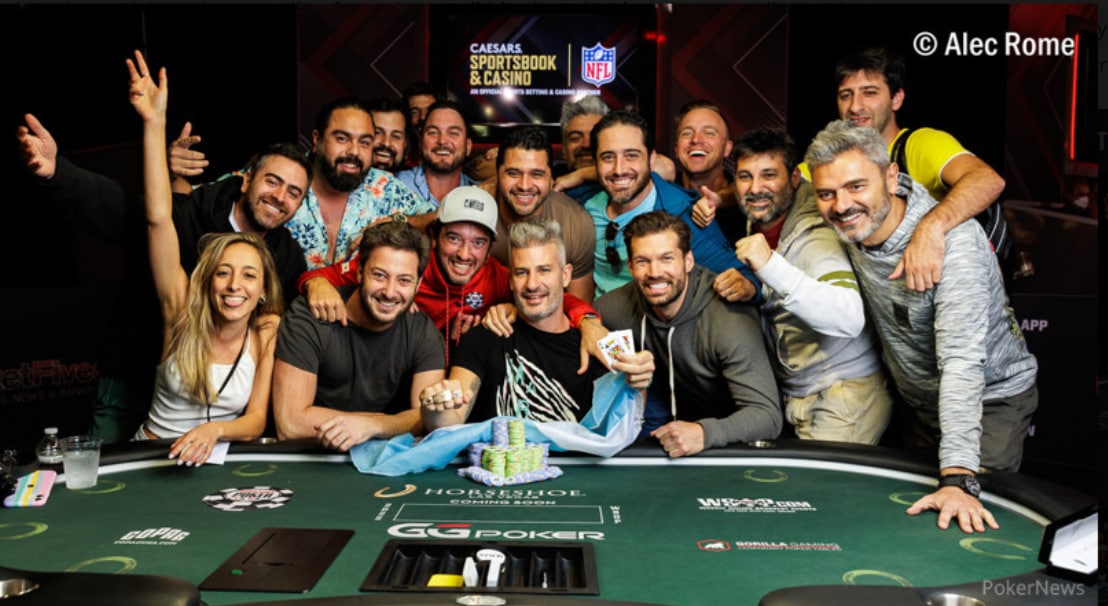 Начо Барберо и его друзья после победы в $10K Super Turbo Bounty NLH на WSOP 2022