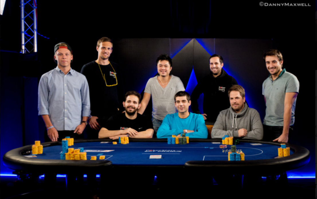 Саймон Мэттссон (в рубашке и кепке слева) среди финалистов Main Event EPT Prague 2014