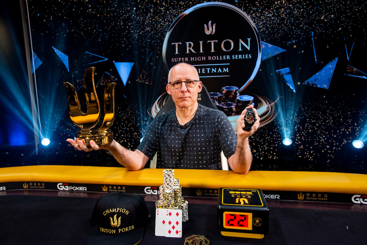 Талал Шакерчи с трофеями чемпиона Triton Vietnam 2023