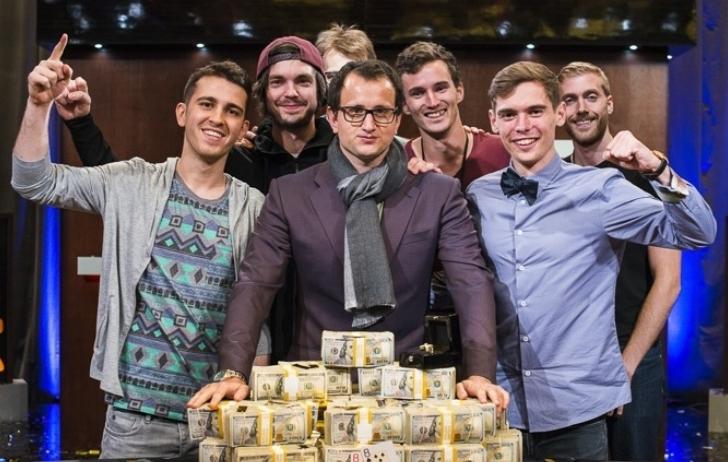 Райнер Кемпе (по центру с шарфом) и Фёдор Хольц (справа с бабочкой)