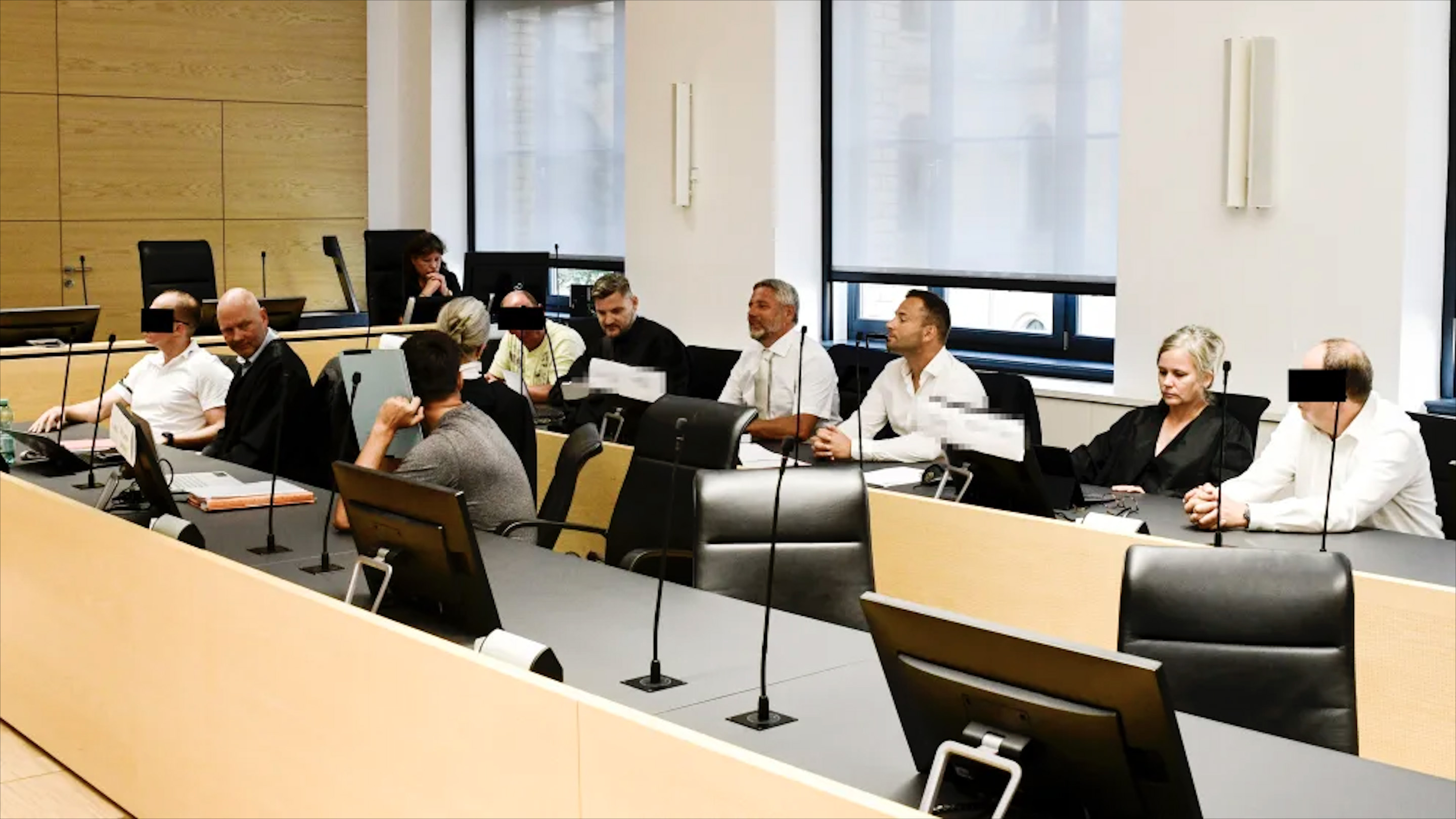 Ронни Гарбушевски (в верхнем ряду третий справа)