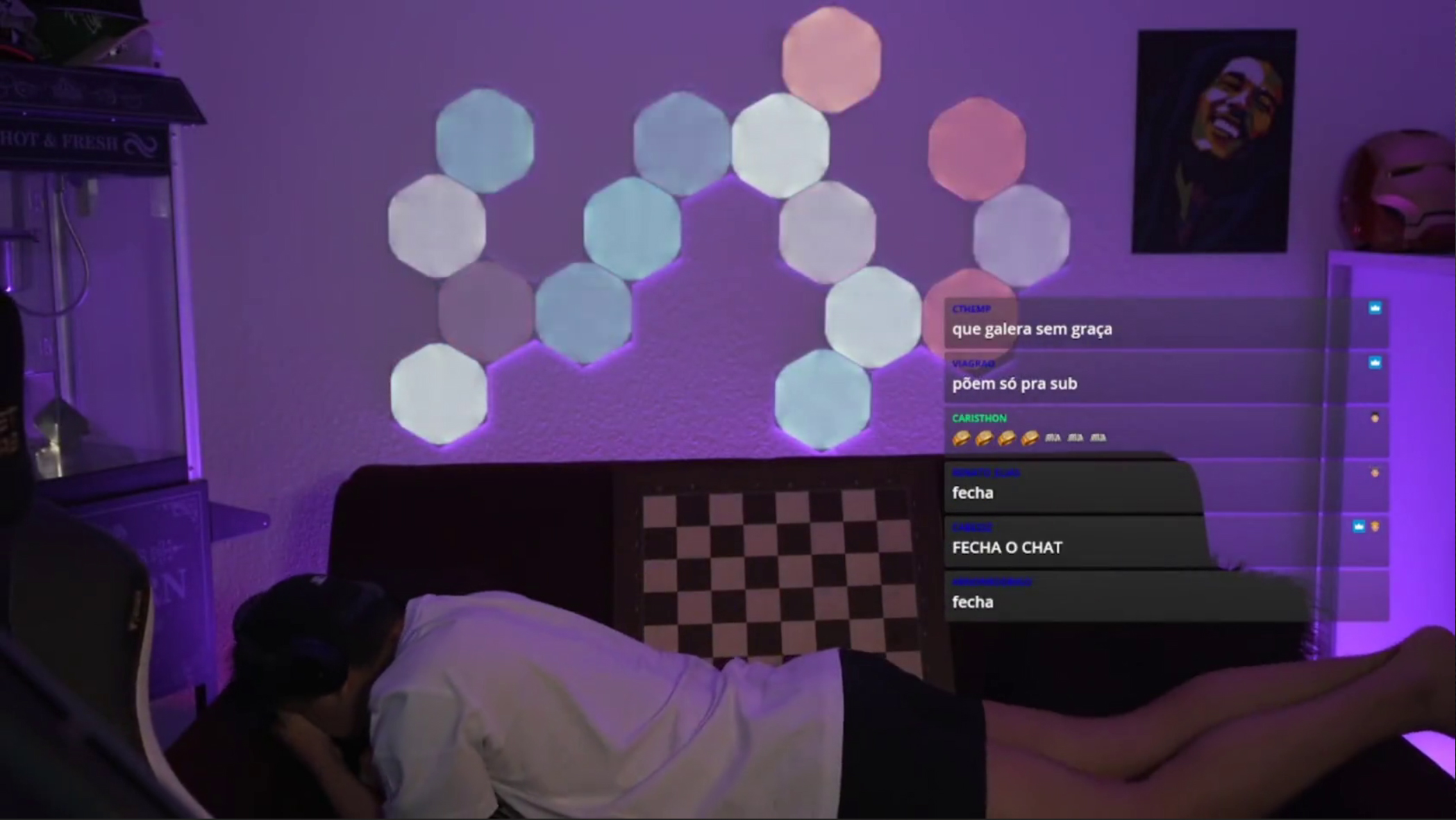 Фелипе Рамос рыдает на диване