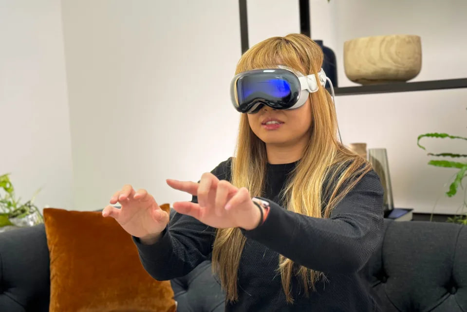 Печать на виртуальной клавиатуре — один из немногих «свободных» в плане жестов элементов интерфейса Apple Vision Pro