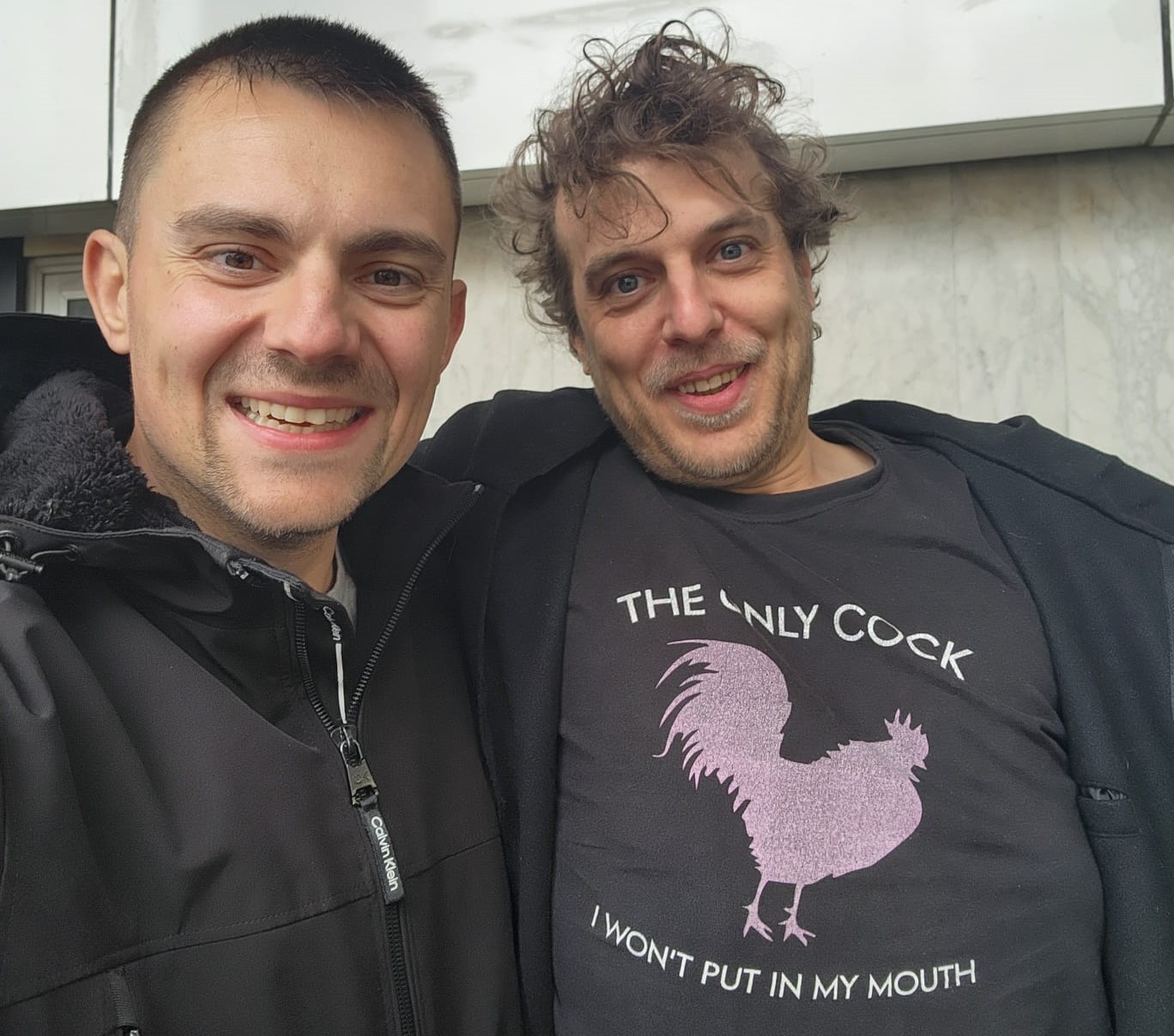 Райан «Beriuzy» Чамас (слева) и Берт «girafgnager7» Стивенс (справа) встретились на EPT Paris 2024