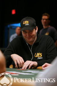 Фил Хельмут выбывает вблизи финального стола WSOP