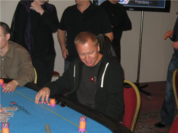 Александр Кравченко тоже умеет улыбаться)