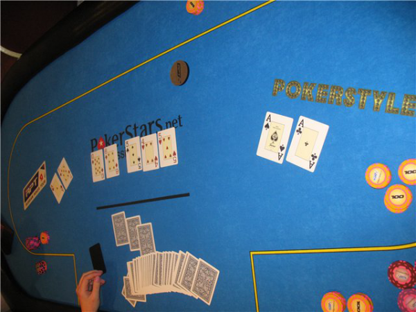 Вампиркины тузы не устояли, но это покер...