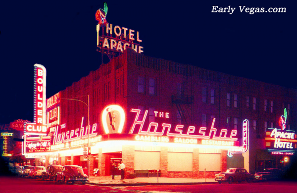Binions Horseshoe в 1951 году. Сверху ище видна вывеска отеля Apache