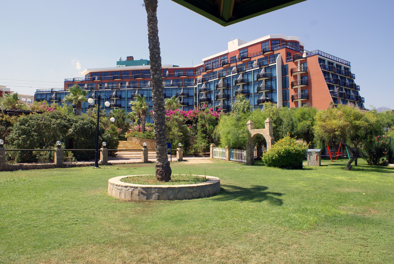 Вид на The Merit Crystal Cove Hotel & Casino