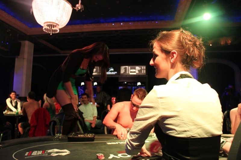 Стрип покер видео онлайн как избавиться от казино вулкан в браузере