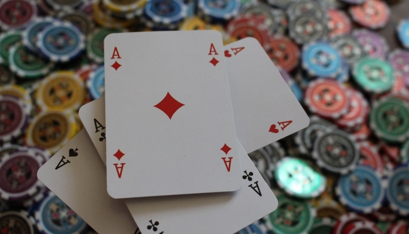 Как играть в покер на картах видео расчет внутренней ставки доходности онлайн
