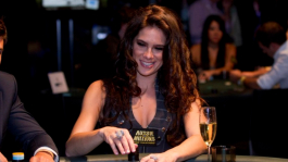 Maxim назвал Тиффани Мишель и Ванессу Руссо самыми крутыми женщинами в покере