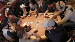 Дмитрий Стельмак выжил за "столом смерти" на WPT Championship Дмитрий Стельмак выжил за "столом смерти" на WPT Championship
