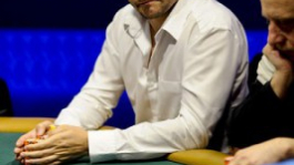 Элай Пеян в упорной борьбы в WSOP 2011 Event 22 вырывает победу Элай Пеян в упорной борьбы в WSOP 2011 Event 22 вырывает победу