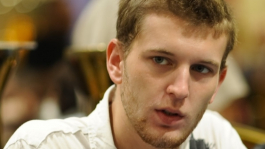 Владимир Гешкенбейн идёт чиплидером финалки ACOP Main Event Владимир Гешкенбейн идёт чиплидером финалки ACOP Main Event
